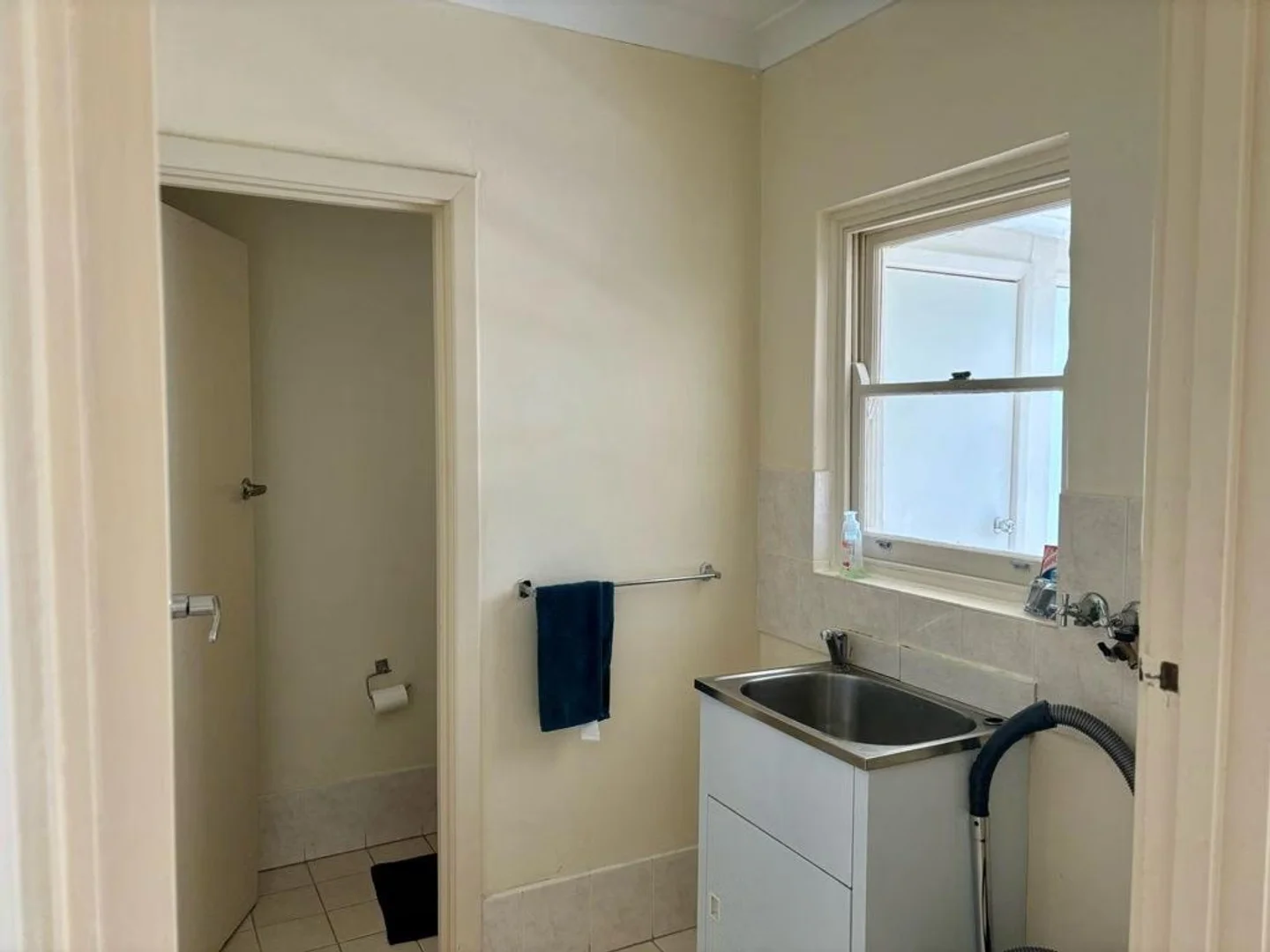 Quarto para alugar em apartamento de estudantes em , totalmente mobilado