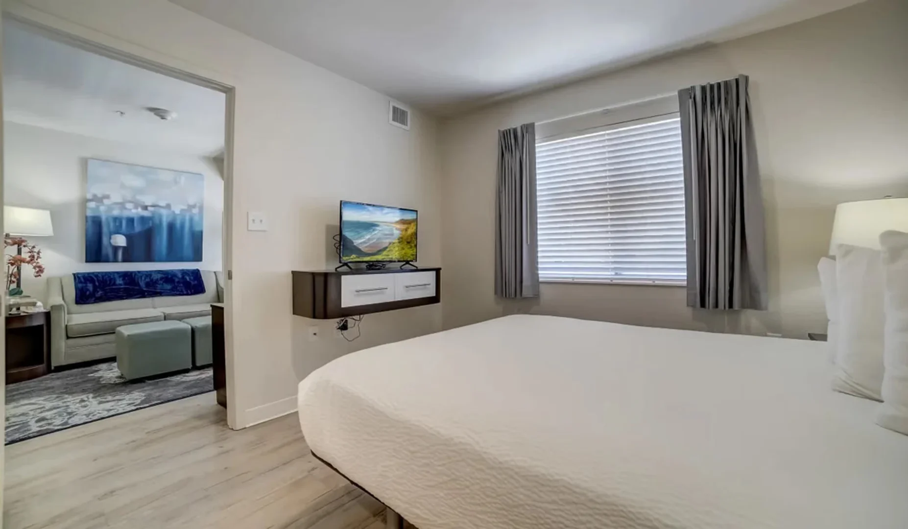 Economical student room with convenient location in