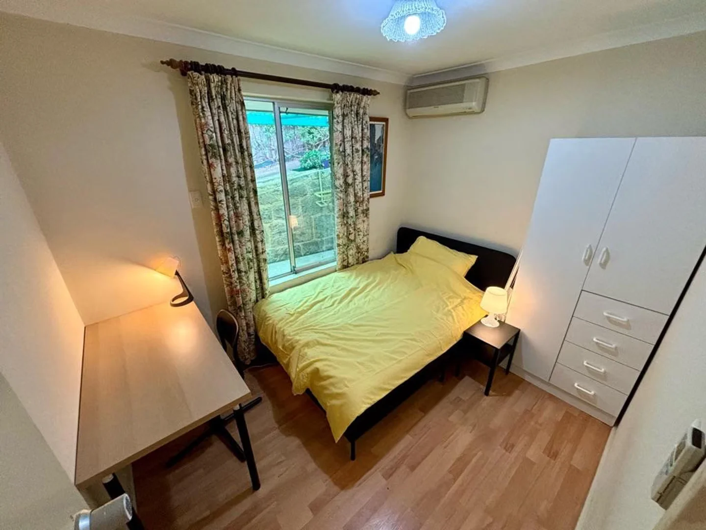 'de öğrenci dairesinde, tamamen mobilyalı kiralık oda