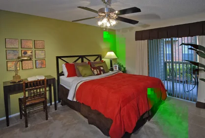 Chambre privée à Woodchase Drive, image 1 de 10