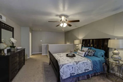 Quarto privado em East Nasa Parkway, imagem 1 de 10