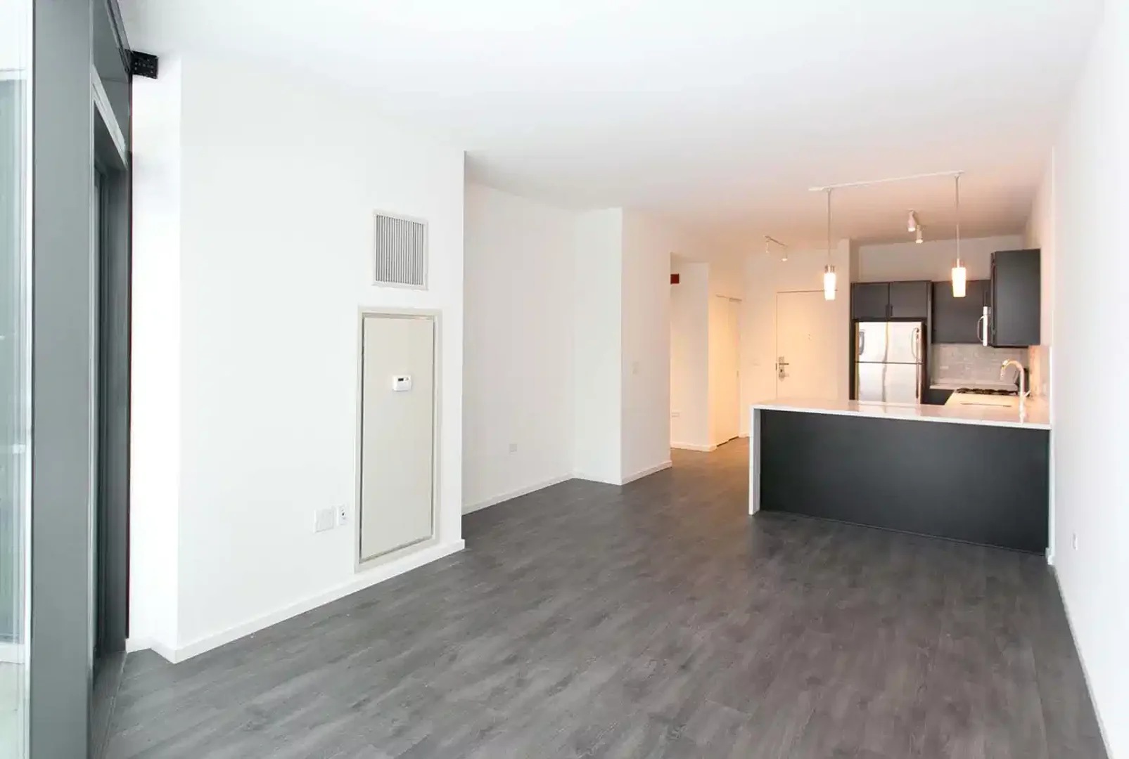 Habitación estudiantil funcional perfecta para estudiar en 
