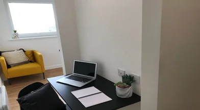 Studio at ST5 1LD, image 2 of 18