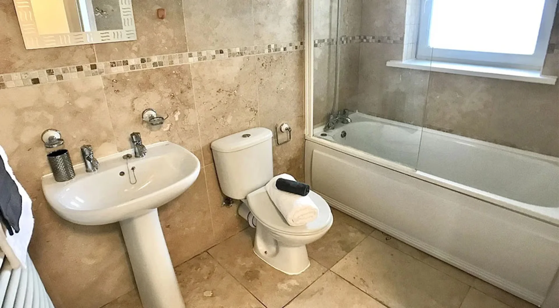 Student-friendly room in with modern amenities