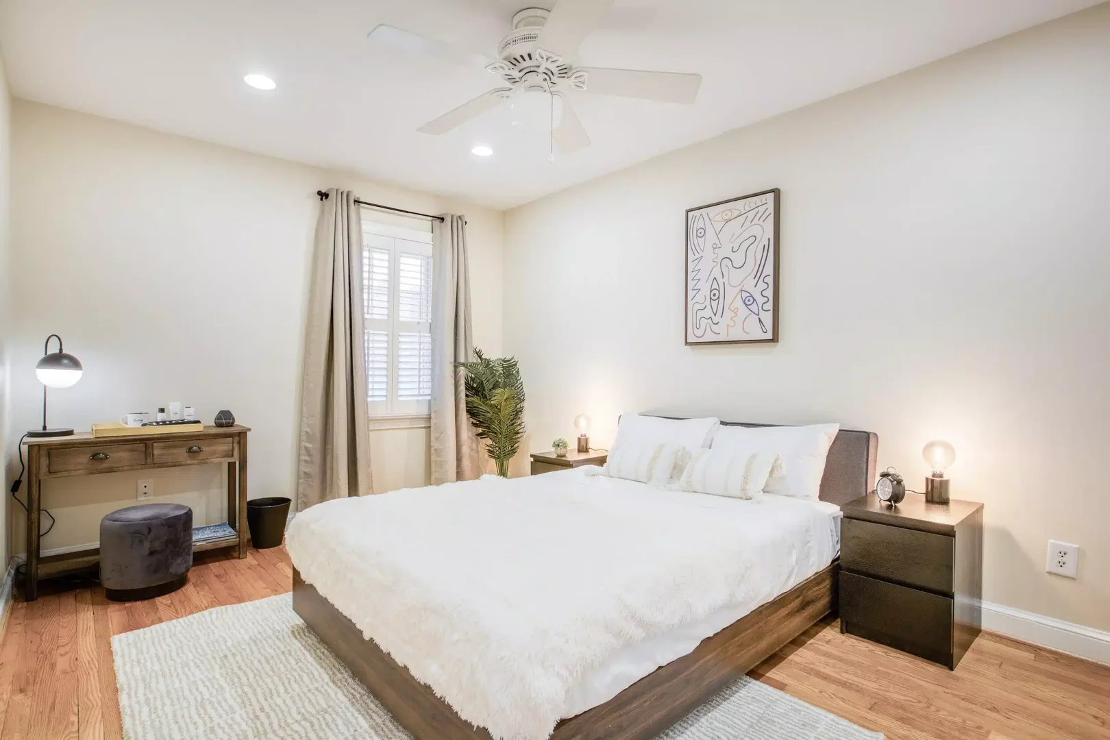 Student-friendly room in with modern amenities