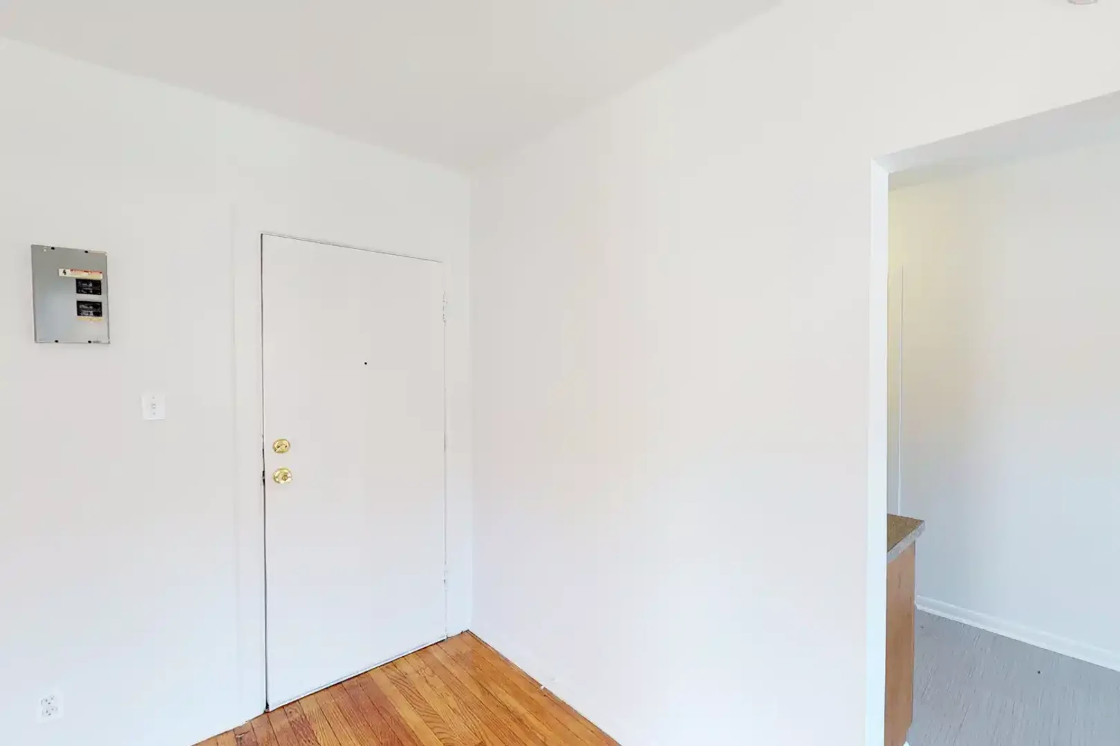 Chambre d'étudiant à  avec espace d'étude et installations communes