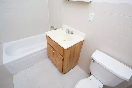 Monolocale in South Cornell Avenue, immagine 1 di 16
