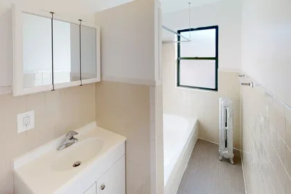 Monolocale in South Cornell Avenue, immagine 13 di 16