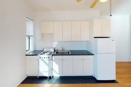 Monolocale in South Cornell Avenue, immagine 14 di 16