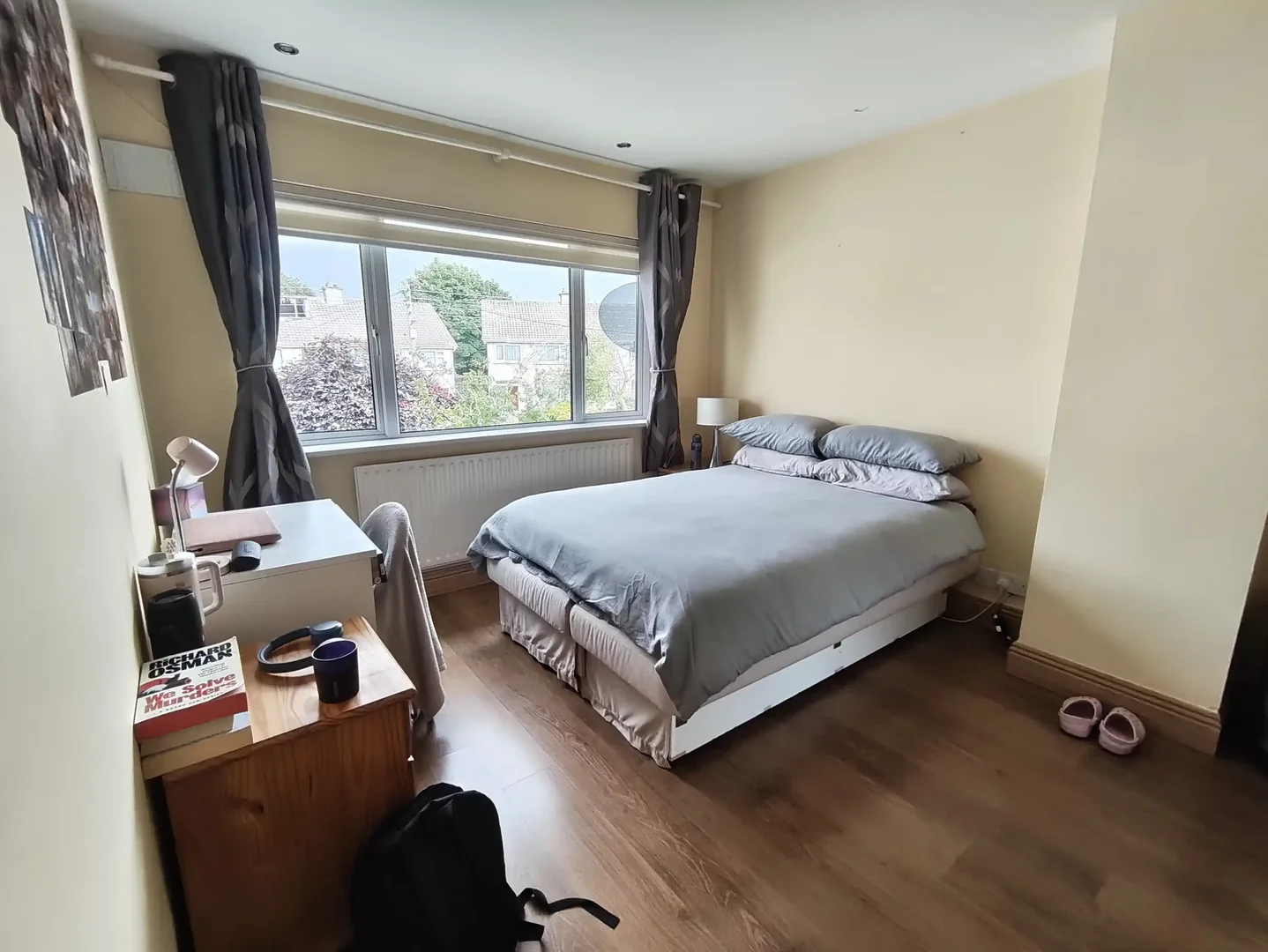 Quarto de estudante em  com área de estudo e instalações partilhadas