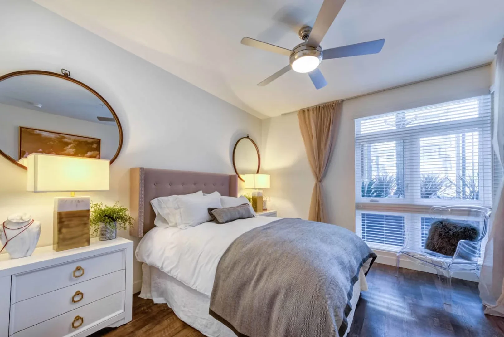 Affordable room for students with ample lighting in 