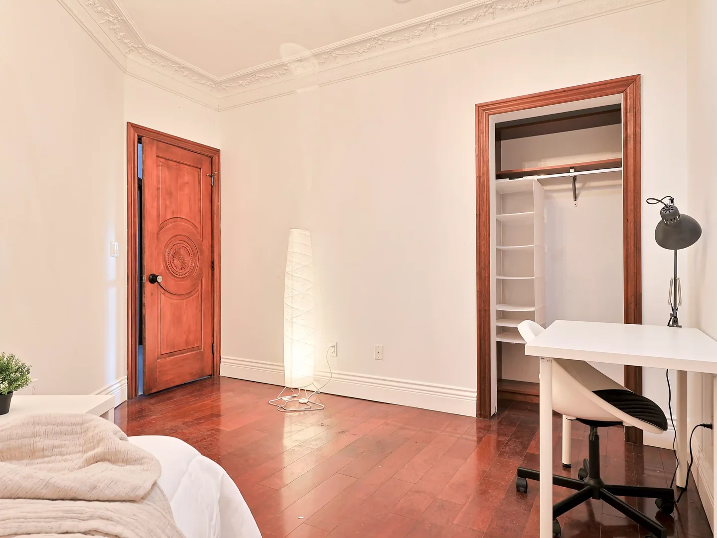 Affordable room for students with ample lighting in 