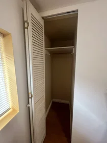 Habitación privada en East 60th Avenue, imagen 3 de 20