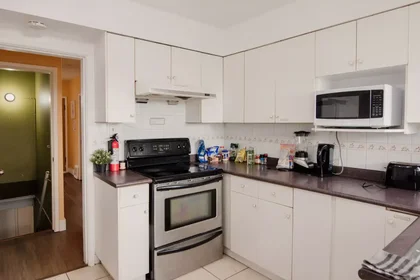 Habitación privada en East 60th Avenue, imagen 8 de 20