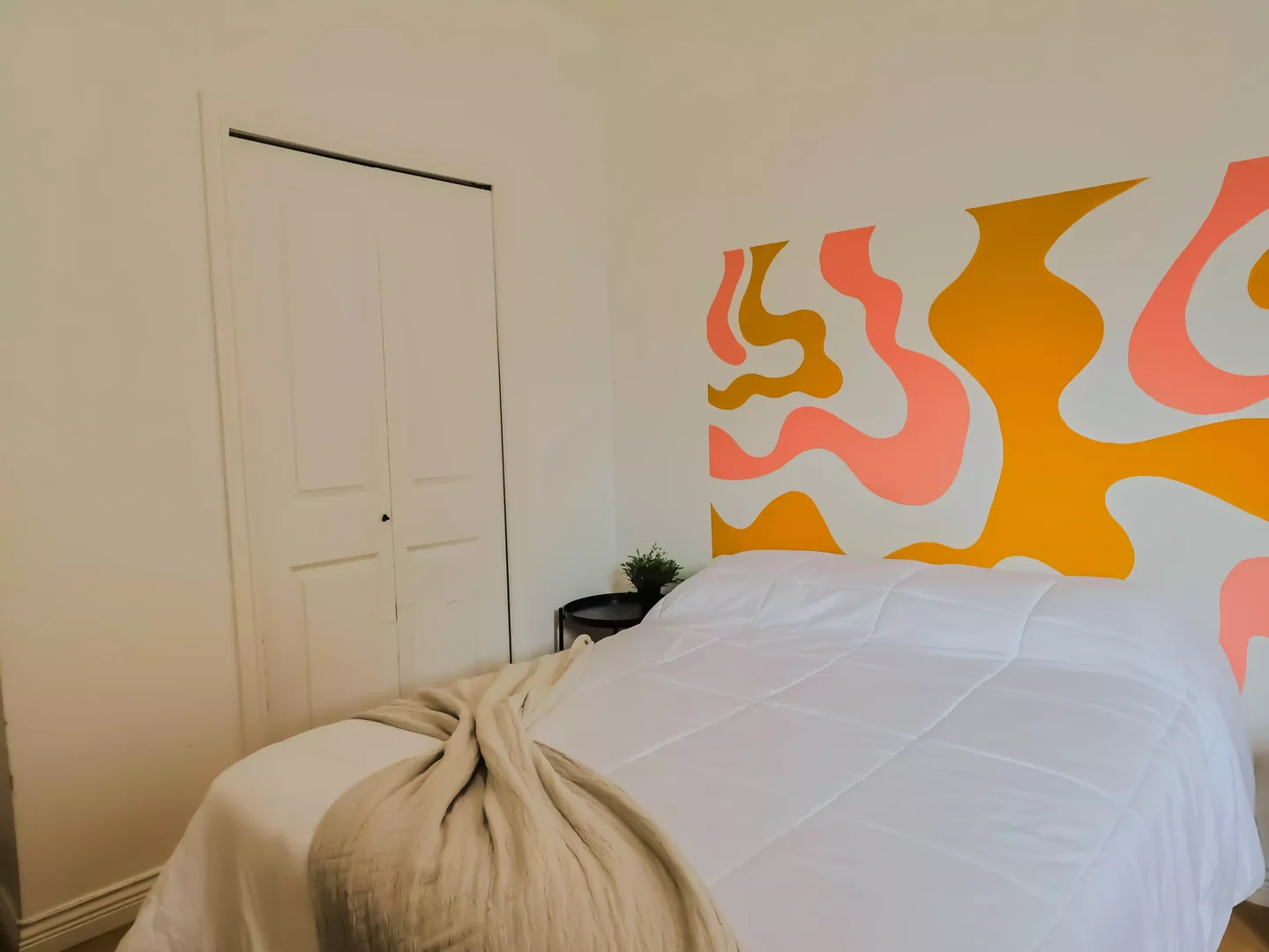 Quarto de estudante em  com área de estudo e instalações partilhadas