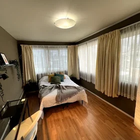 Quarto privado em Sussex Avenue, imagem 1 de 10