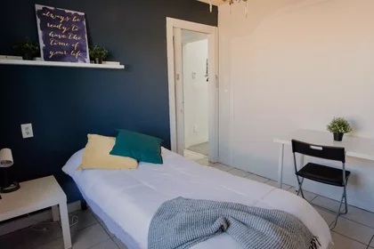 Quarto privado em Rumble Street, imagem 2 de 17