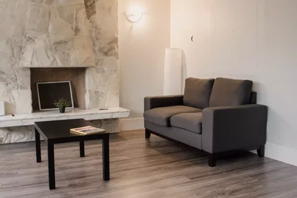 Quarto privado em Rumble Street, imagem 15 de 17