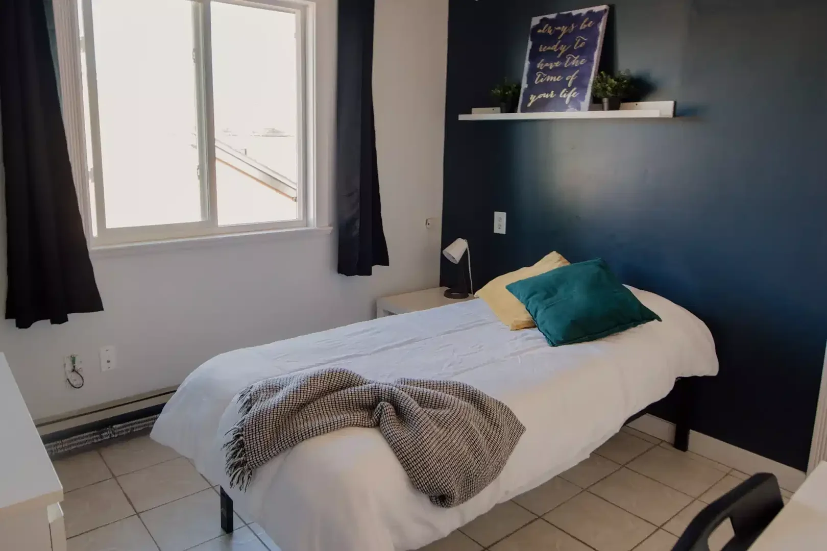 Quarto de estudante económico perto do campus em