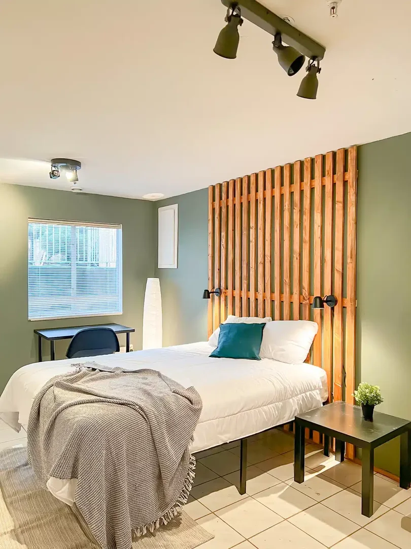 Quarto de estudante económico perto do campus em 