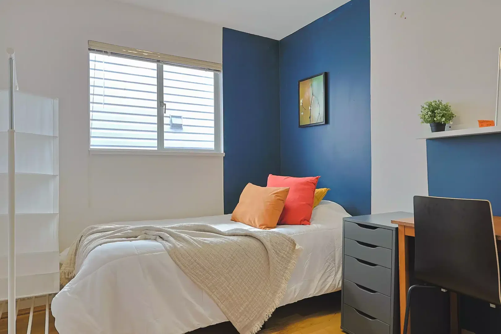 Quarto de estudante económico com localização conveniente em
