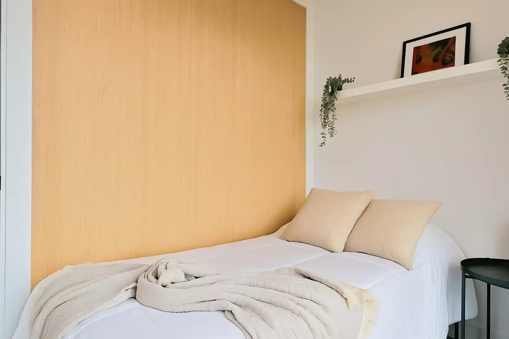 'de etkili düzene sahip minimalist öğrenci stüdyosu