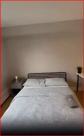 Chambre privée à Rue Drummond, image 1 de 10