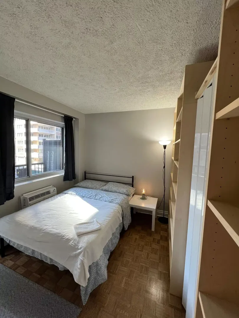 Bezahlbares Zimmer für Studenten mit ausreichender Beleuchtung in 