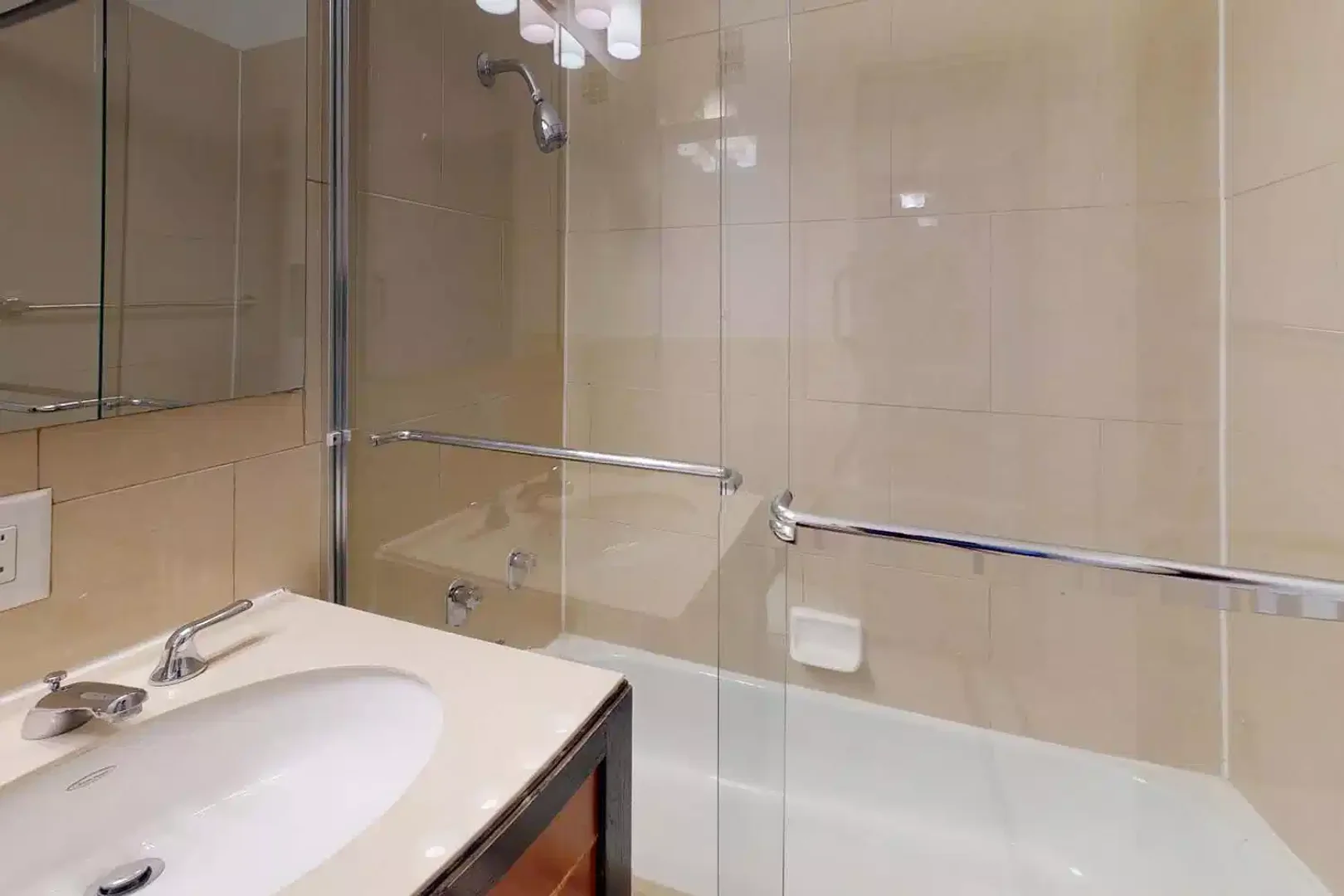 Quarto de estudante económico perto do campus em 