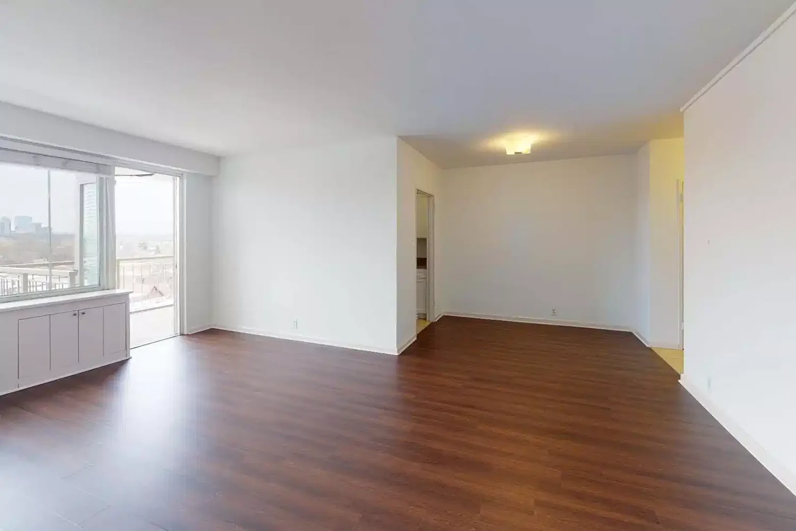 Quarto de estudante em  com área de estudo e instalações partilhadas