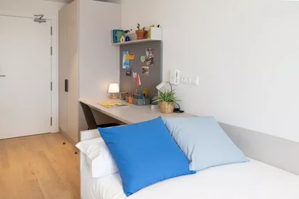 Private room at Carrer Benieu, image 1 of 10