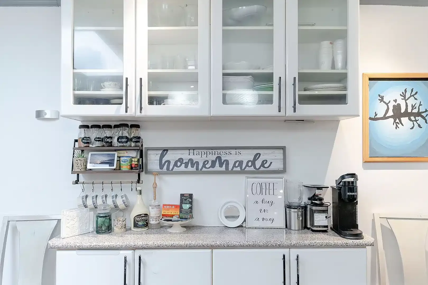 Habitación estudiantil funcional perfecta para estudiar en 