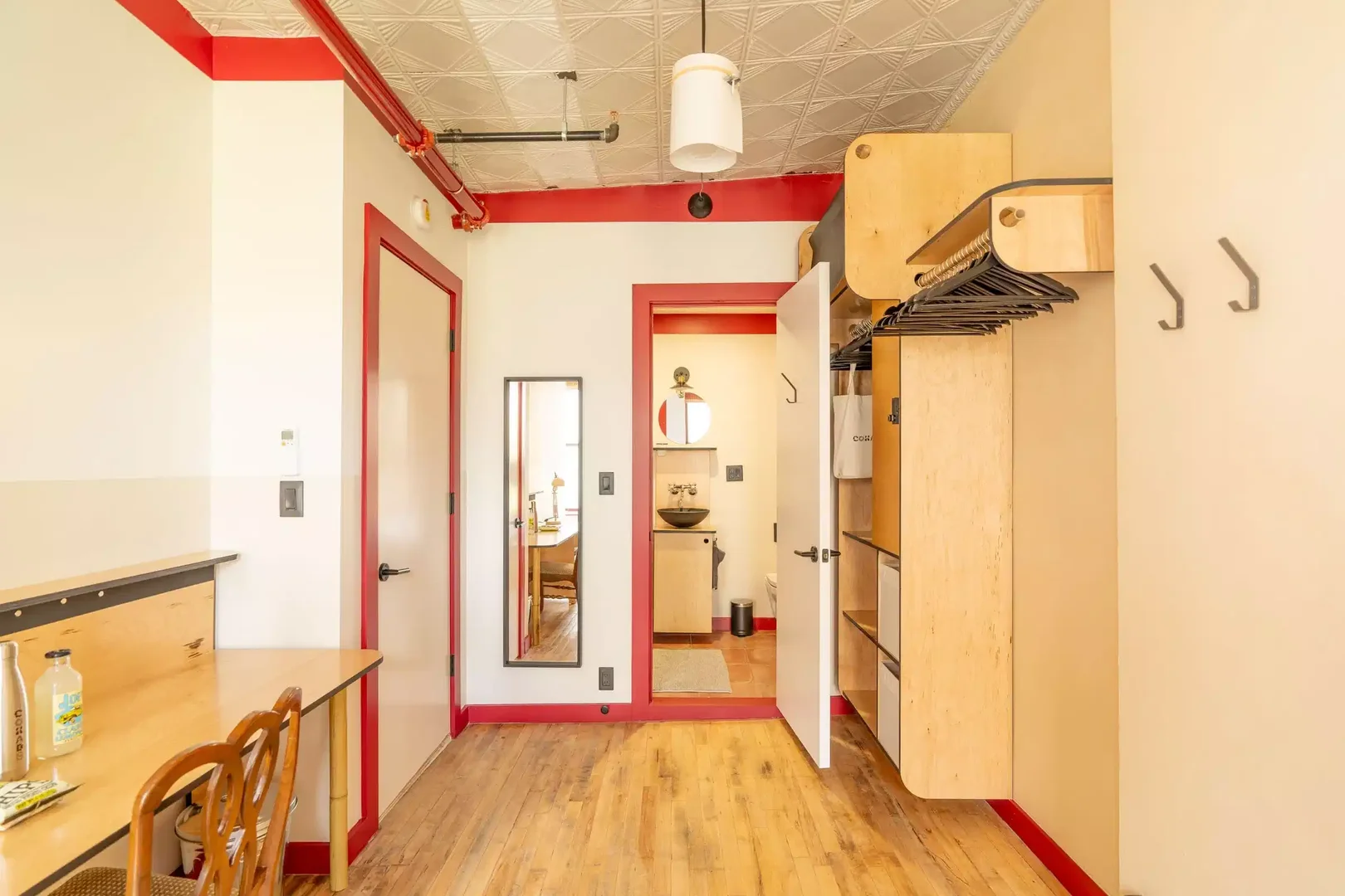Room for rent in student apartment in , fully furnished