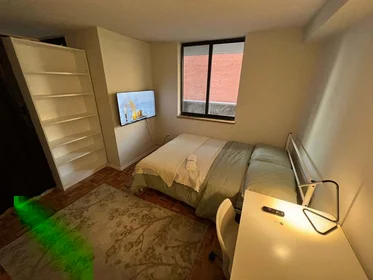 Quarto privado em Saint Patrick Street, imagem 3 de 13