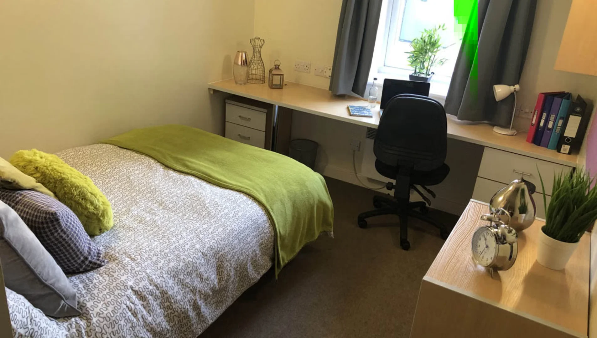 Habitación asequible para estudiantes con buena iluminación en 