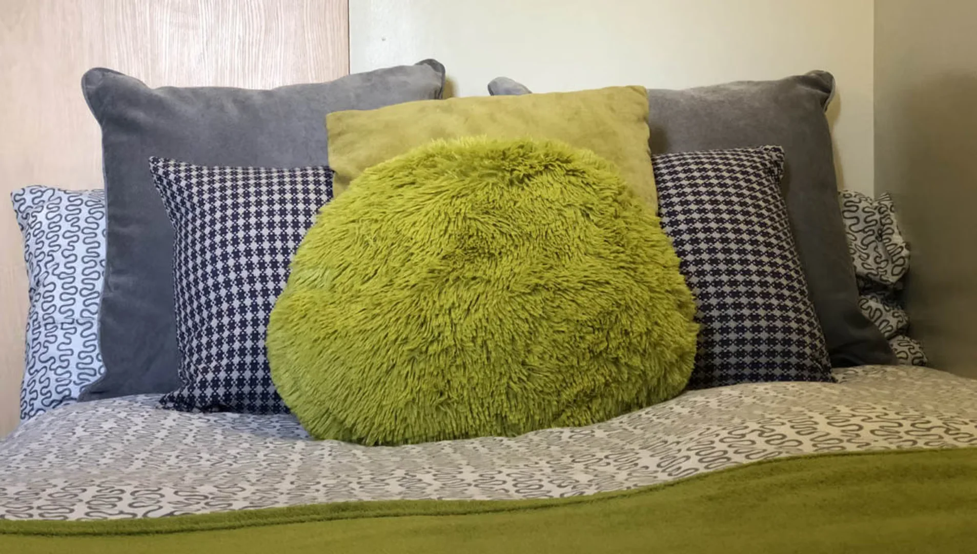 Habitación estudiantil amplia y cómoda en 
