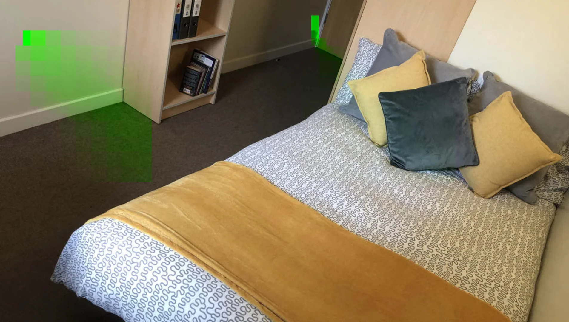 Studentenzimmer in  mit Arbeitsbereich und Gemeinschaftseinrichtungen
