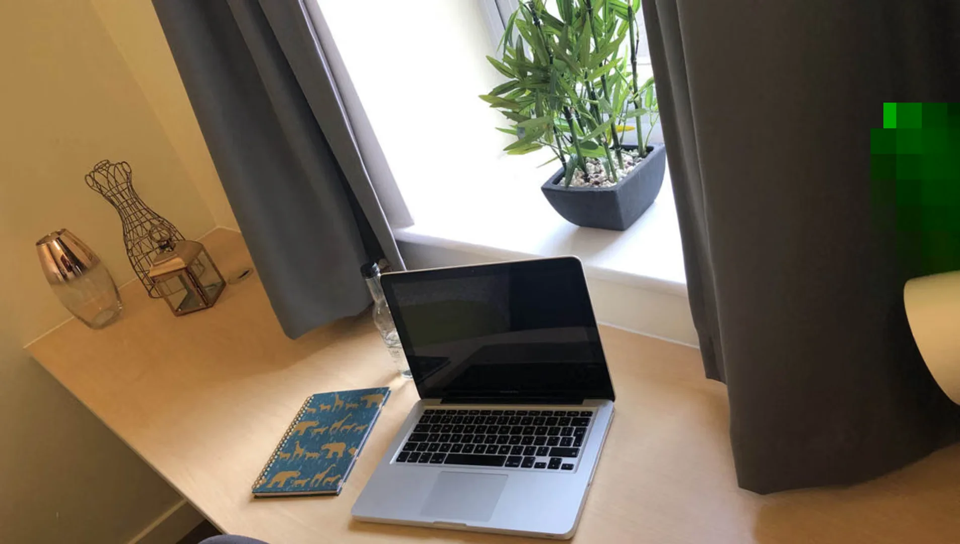 Funktionelles Studentenzimmer perfekt zum Studieren in 