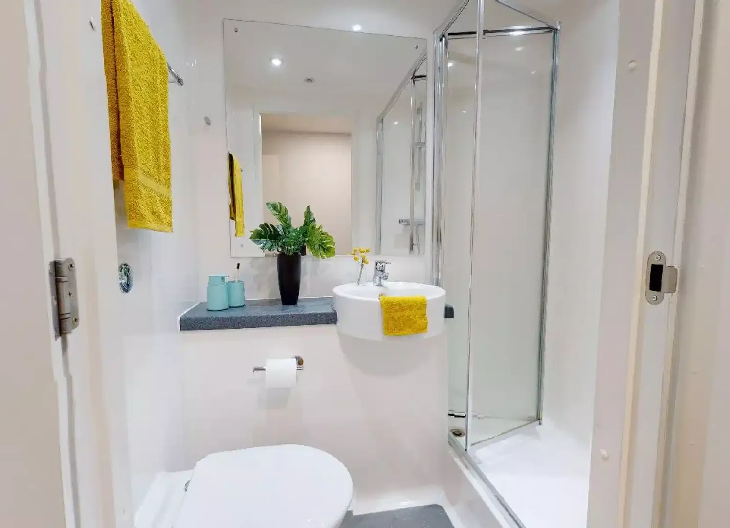Student-friendly room in  with modern amenities