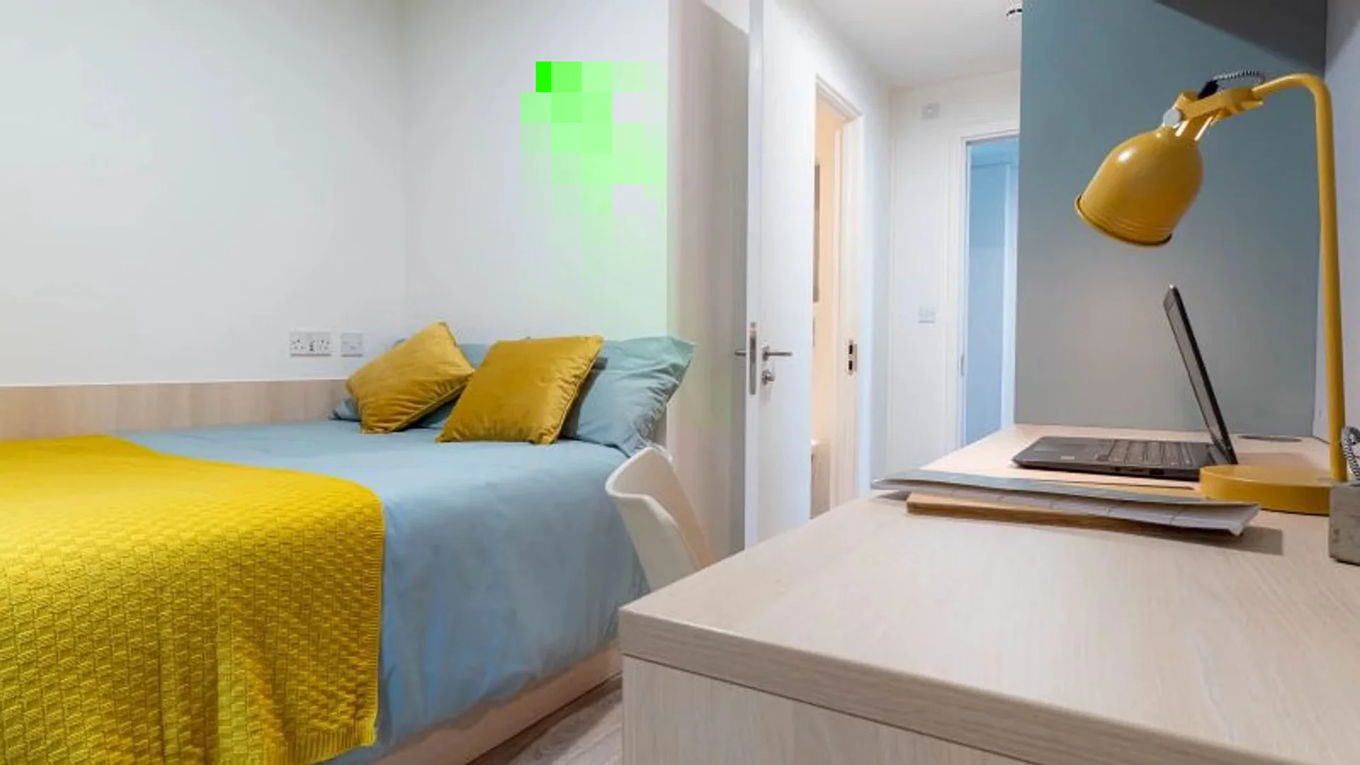 Chambre abordable pour les étudiants avec un bon éclairage dans 