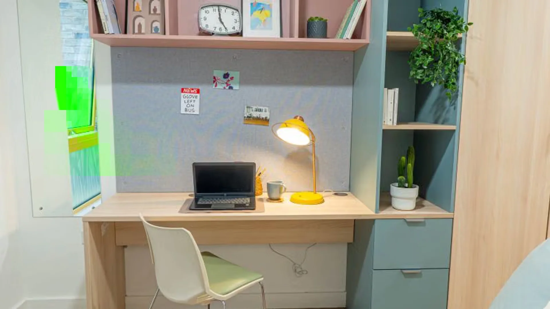 Chambre confortable pour étudiants disponible dans 