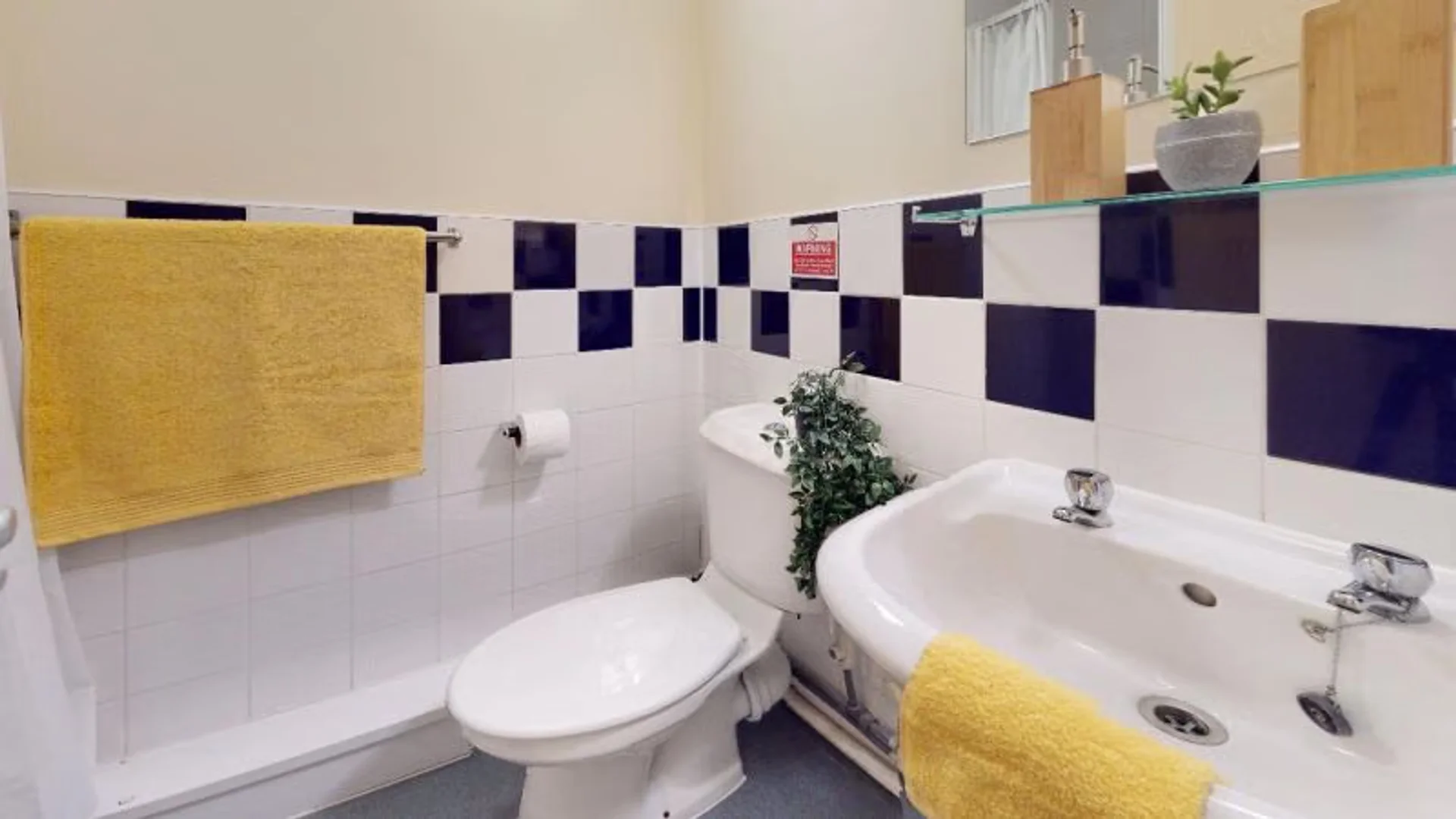 'de öğrenci dairesinde, tamamen mobilyalı kiralık oda