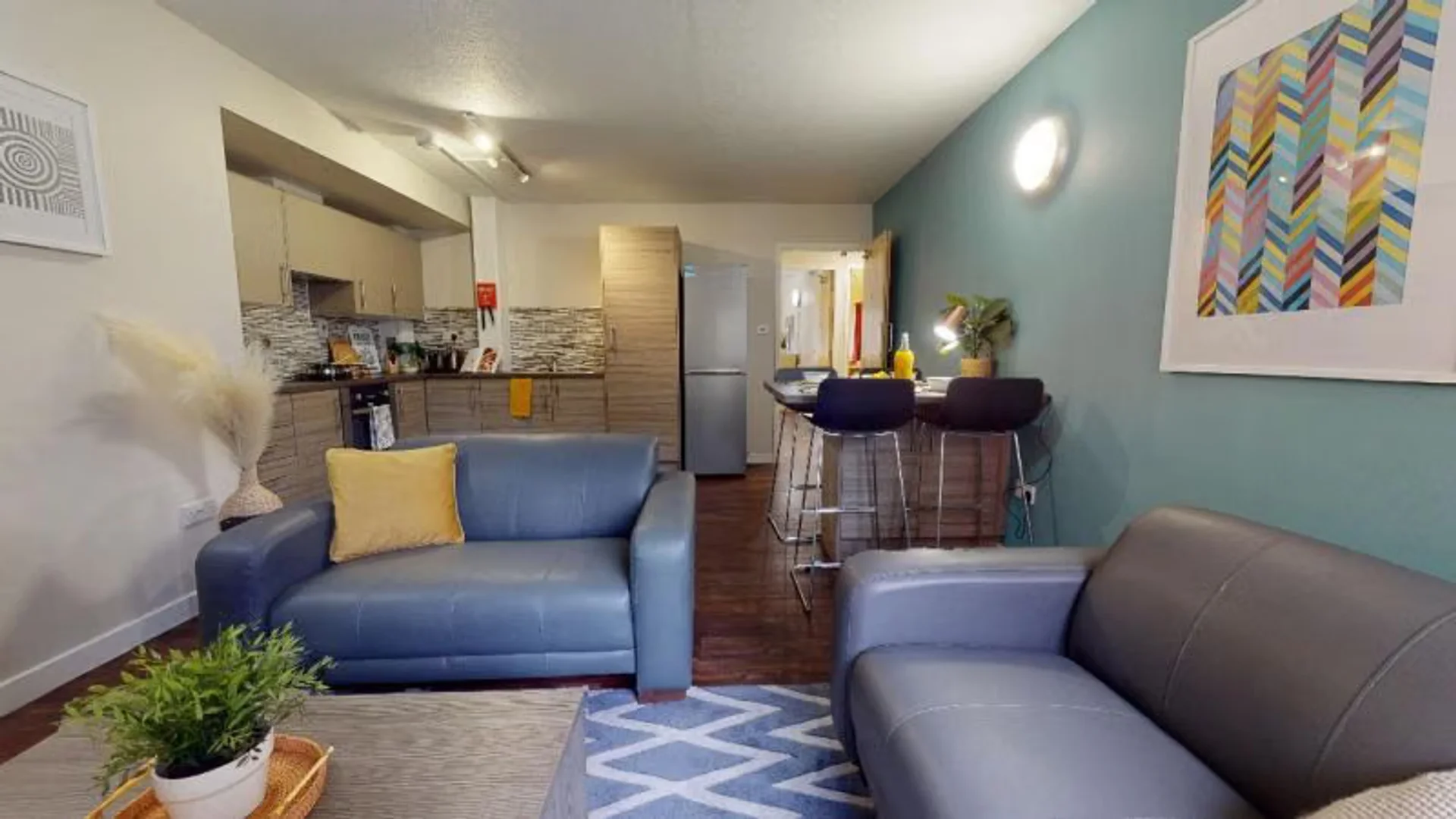Comfortable and spacious student room in 