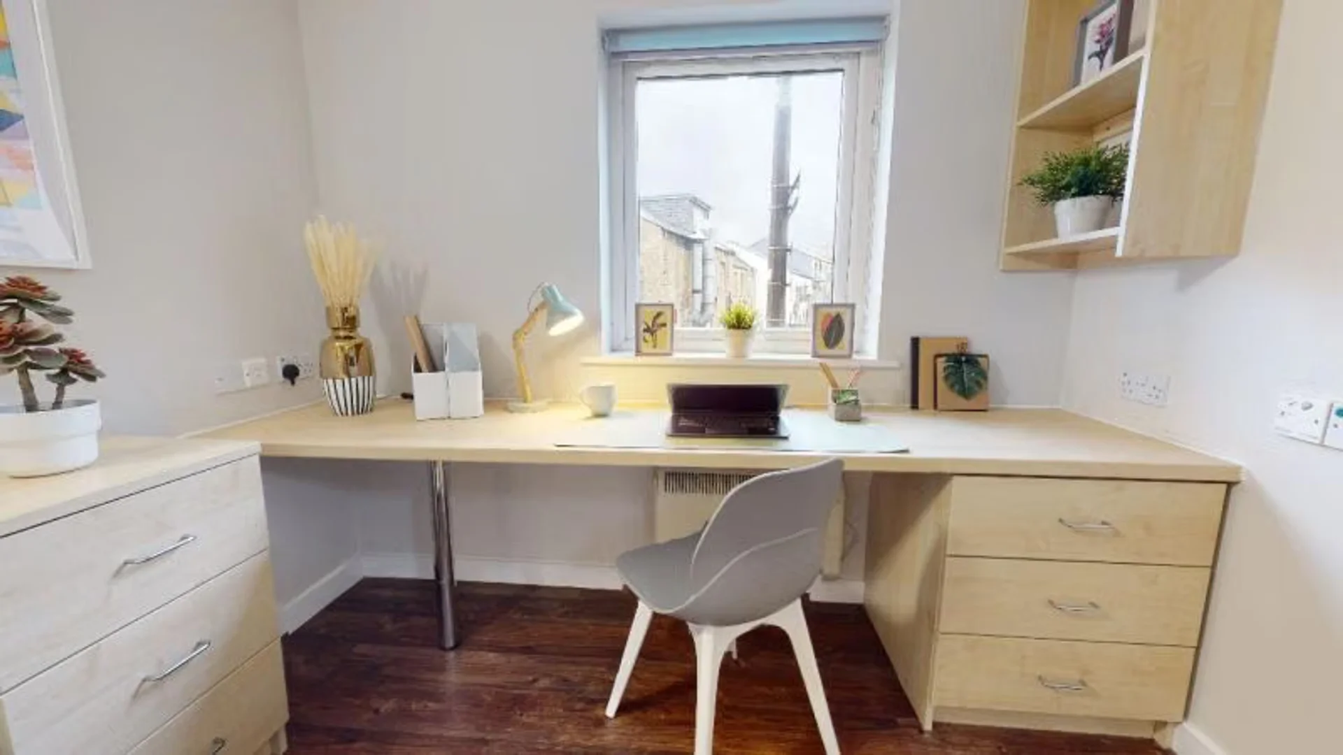 Room for rent in student apartment in , fully furnished