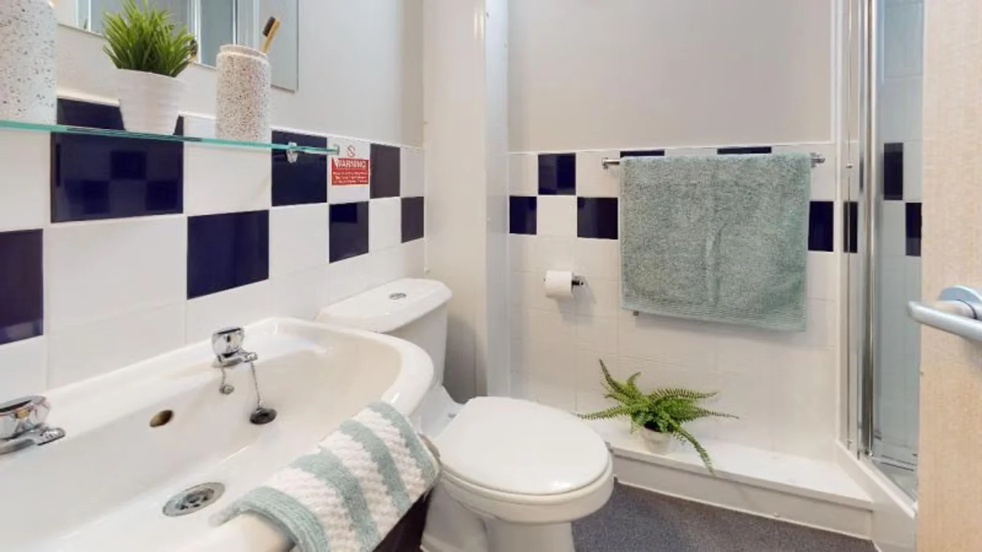 Budget-friendly student room close to campus in 