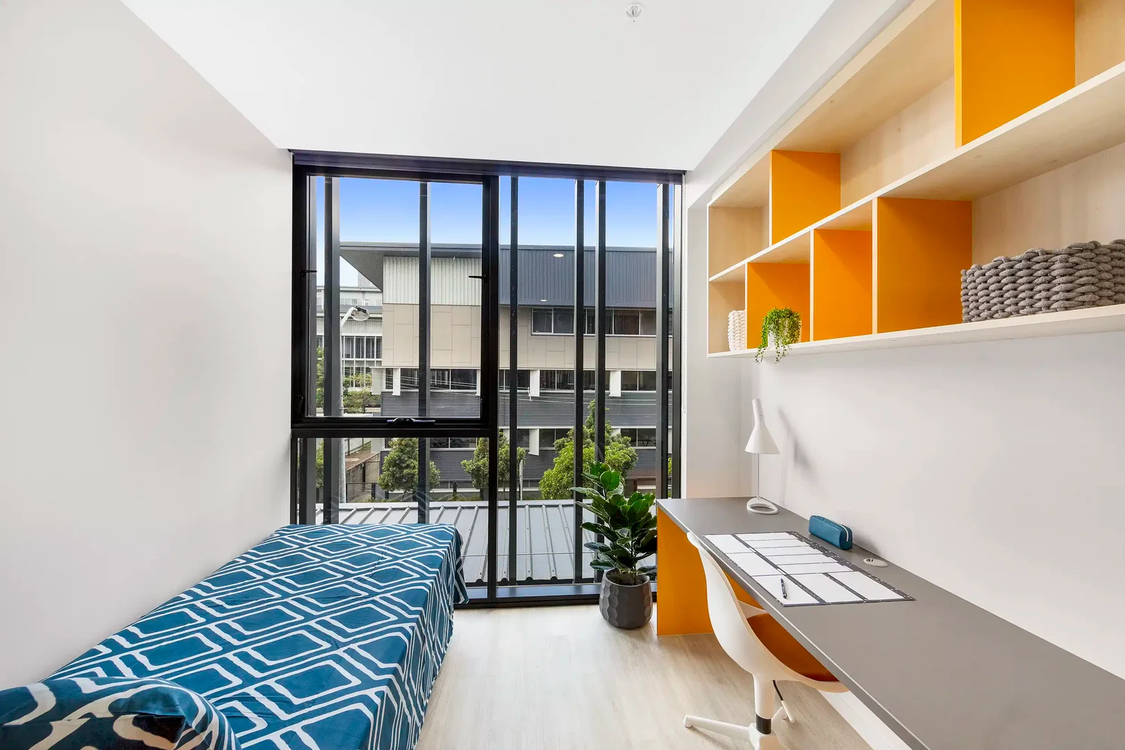 Chambre confortable pour étudiants disponible dans 