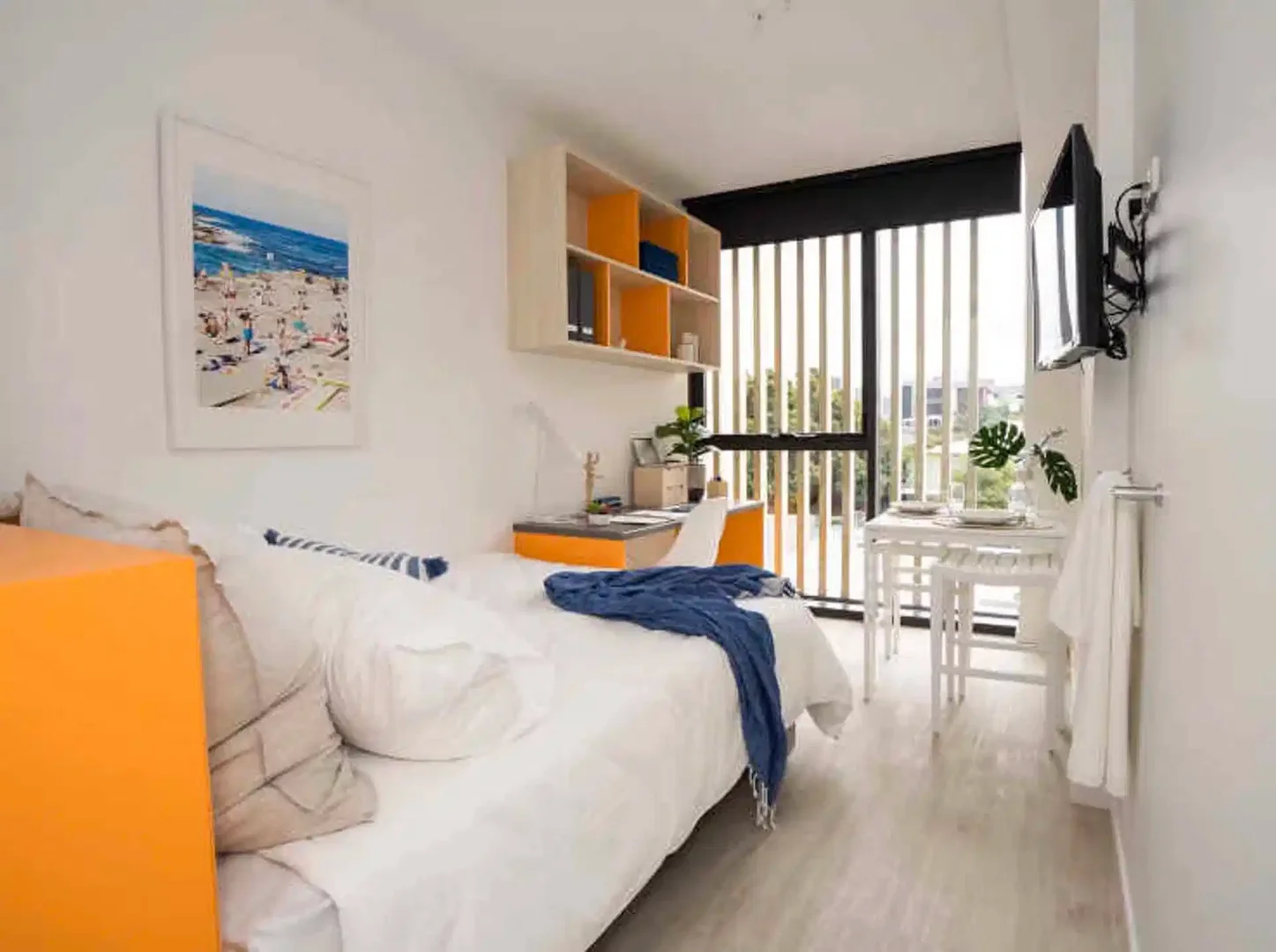 Bright and airy student room with easy university access in