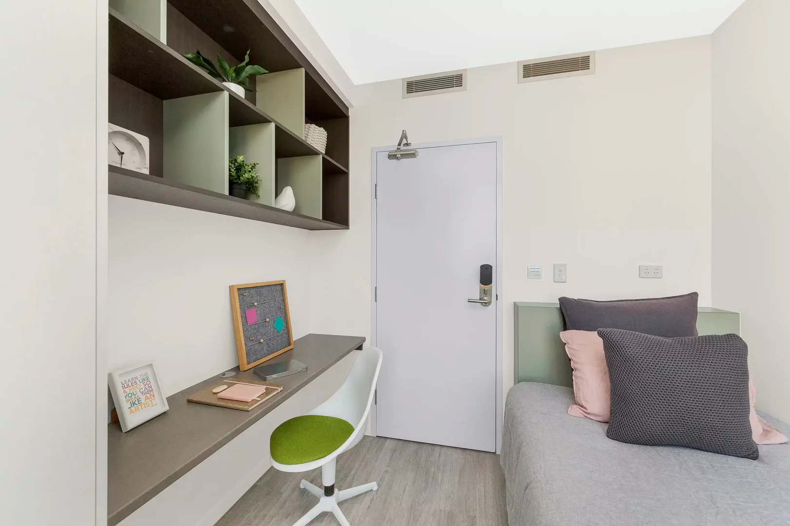 Economical student room with convenient location in 