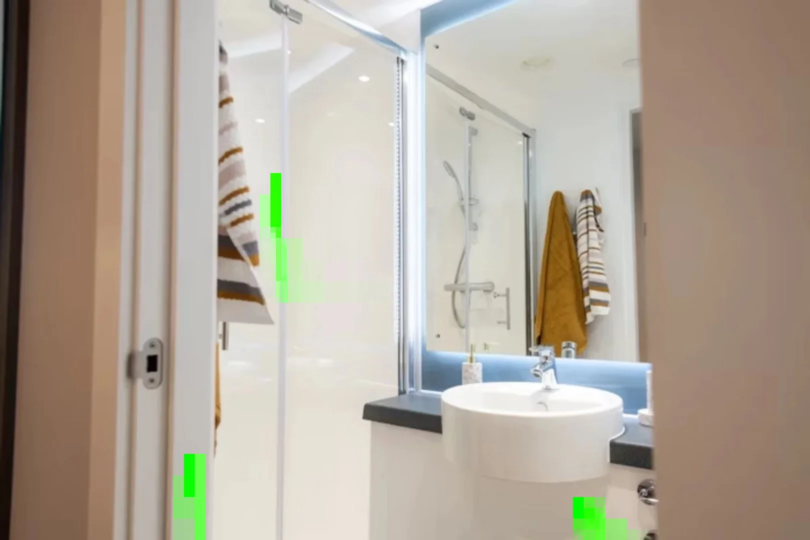 Student-friendly room in with modern amenities