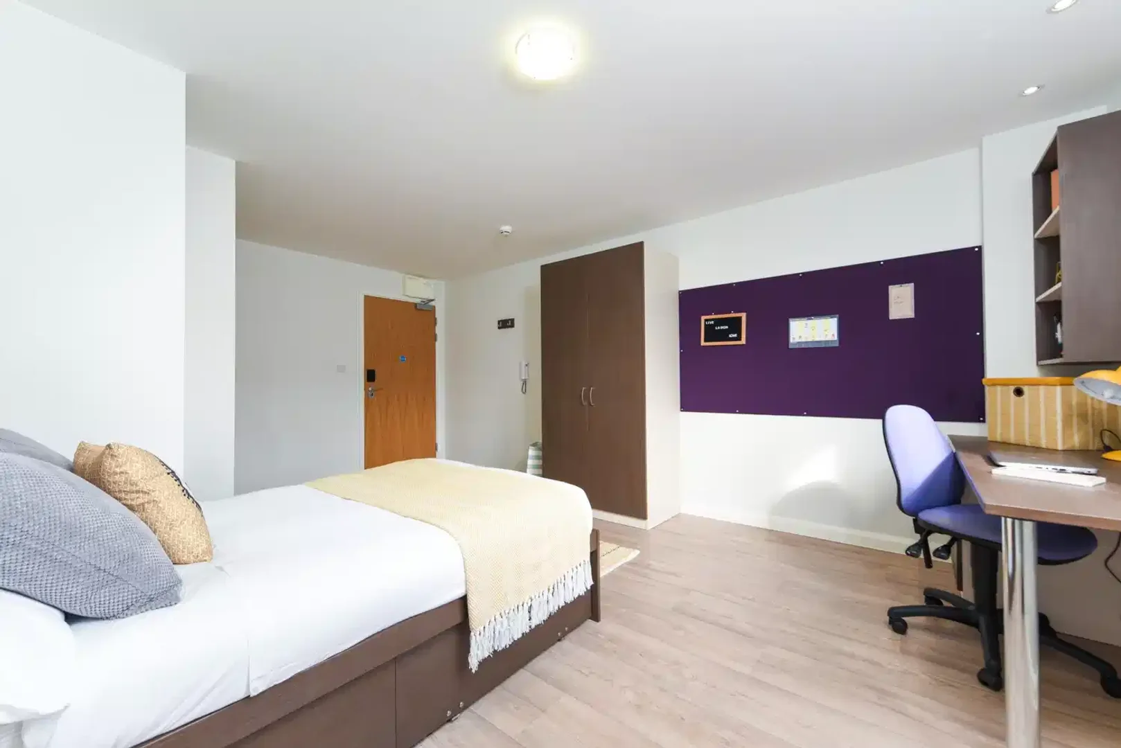 Komfortables und geräumiges Studentenzimmer in 